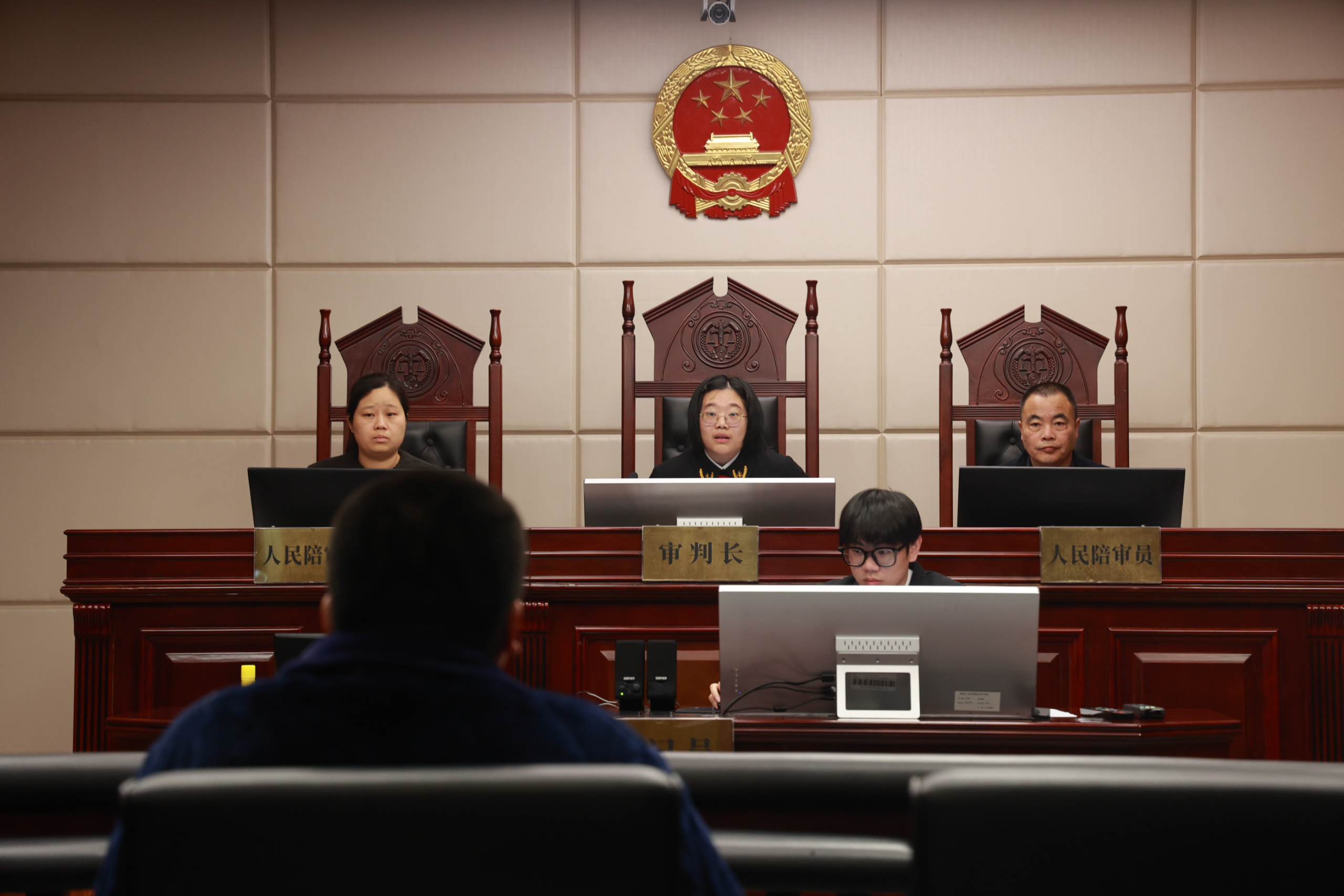 1.7万“无袍法官”：在司法中看见全过程人民民主 